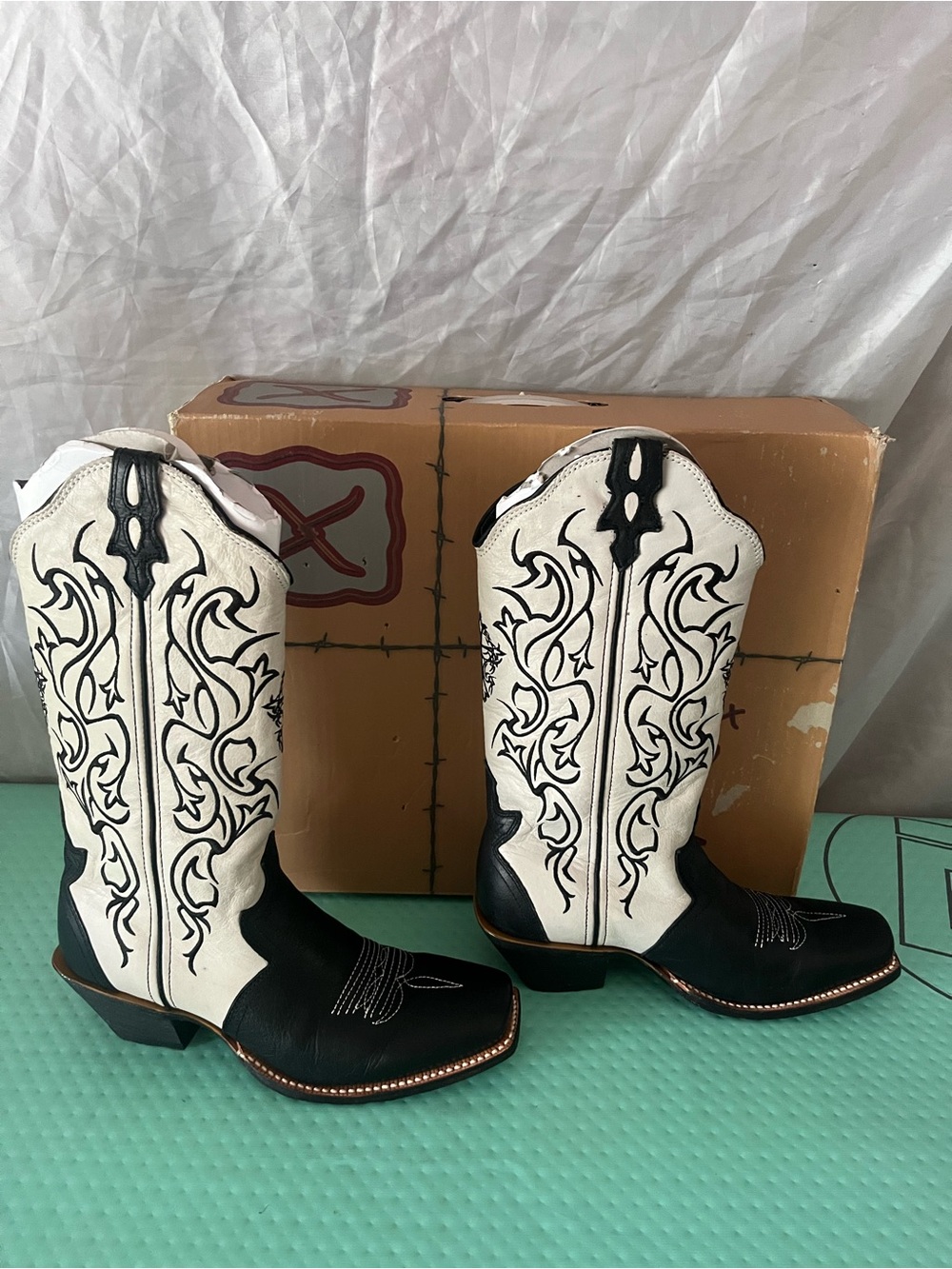 Twisted X Black and White Women’s Steppin Out Cowboy Boots Size 8.5 - Picture 3 of 10